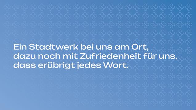 Text mit weißer Schrift auf einem sanft blauen Hintergrund, umgeben von kleinen, wiederholten Blumensymbole.
