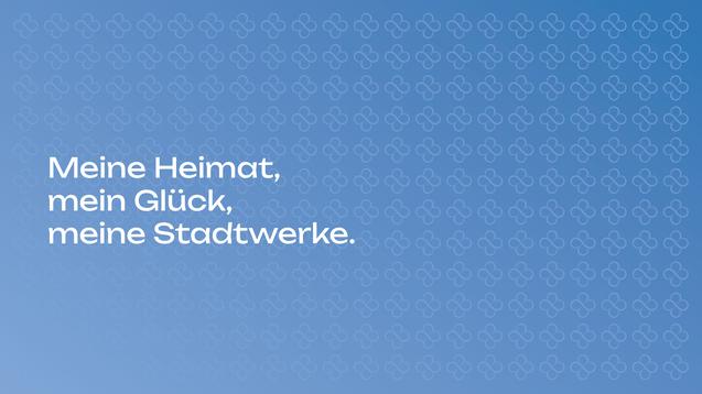 Heller Hintergrund mit einem Muster von Blumen, darüber der Text: "Meine Heimat, mein Glück, meine Stadtwerke."