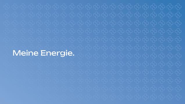 Helle blaue Hintergrundfläche mit dem Text „Meine Energie“ in großen, weißen Buchstaben. Dezentes Muster im Hintergrund.